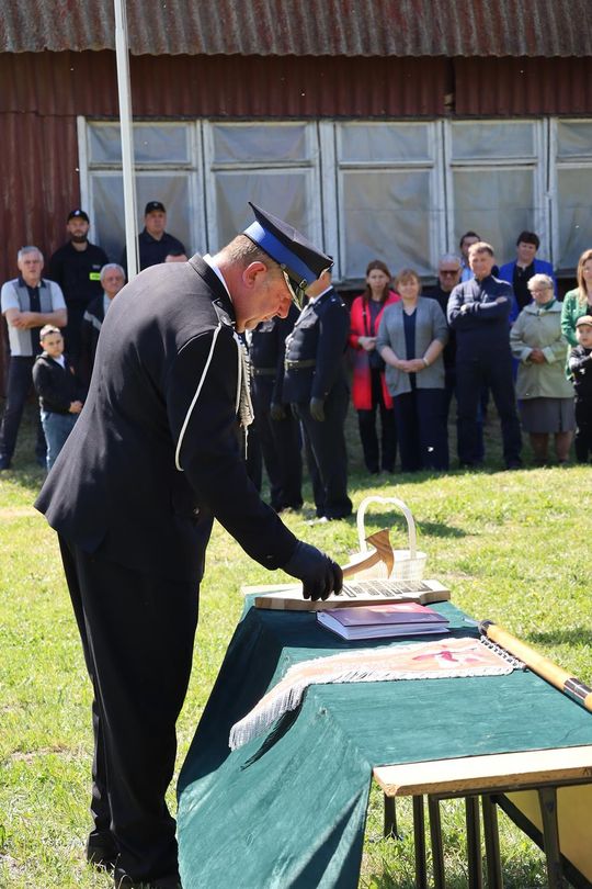 Gm. Ruda-Huta. Pierwszy proporzec dla MDP Żalin. Wyjątkowa uroczystość młodych strażaków [GALERIA ZDJĘĆ] 