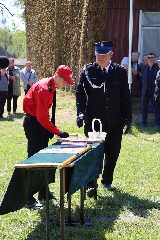 Gm. Ruda-Huta. Pierwszy proporzec dla MDP Żalin. Wyjątkowa uroczystość młodych strażaków [GALERIA ZDJĘĆ] 