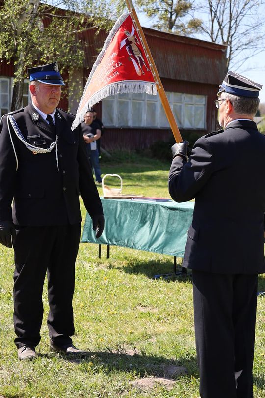 Gm. Ruda-Huta. Pierwszy proporzec dla MDP Żalin. Wyjątkowa uroczystość młodych strażaków [GALERIA ZDJĘĆ] 