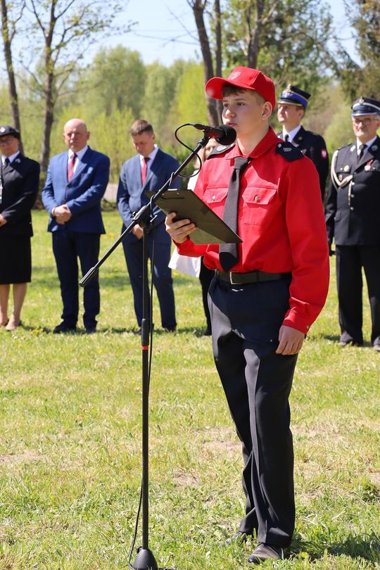 Gm. Ruda-Huta. Pierwszy proporzec dla MDP Żalin. Wyjątkowa uroczystość młodych strażaków [GALERIA ZDJĘĆ] 