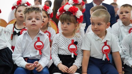 Gm. Krasnystaw. Patriotyczna uroczystość– szkoła uczciła patrona i Konstytucję 3 Maja [GALERIA ZDJĘĆ]