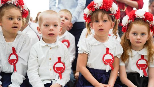 Gm. Krasnystaw. Patriotyczna uroczystość– szkoła uczciła patrona i Konstytucję 3 Maja [GALERIA ZDJĘĆ]
