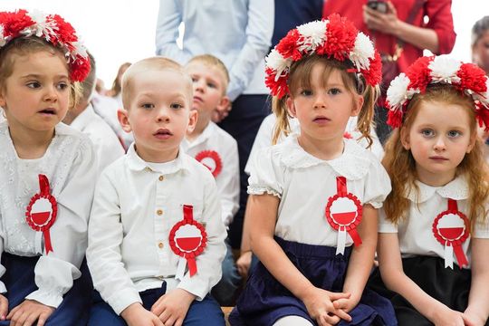 Gm. Krasnystaw. Patriotyczna uroczystość– szkoła uczciła patrona i Konstytucję 3 Maja [GALERIA ZDJĘĆ] 