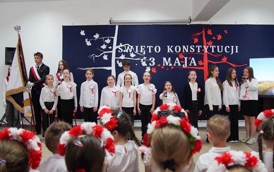 Gm. Krasnystaw. Patriotyczna uroczystość– szkoła uczciła patrona i Konstytucję 3 Maja [GALERIA ZDJĘĆ] 