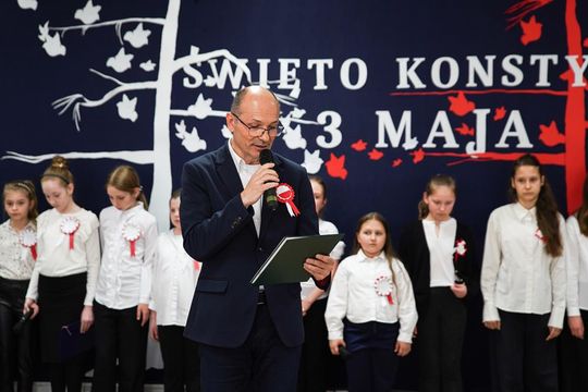 Gm. Krasnystaw. Patriotyczna uroczystość– szkoła uczciła patrona i Konstytucję 3 Maja [GALERIA ZDJĘĆ] 