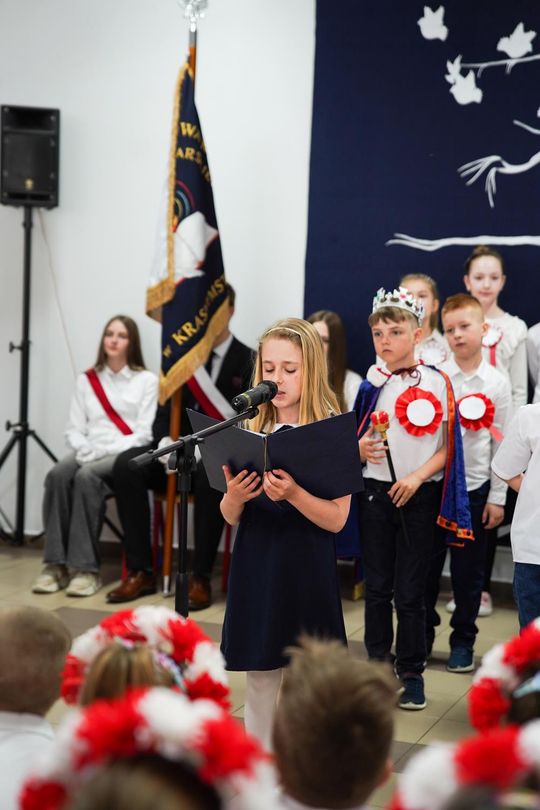 Gm. Krasnystaw. Patriotyczna uroczystość– szkoła uczciła patrona i Konstytucję 3 Maja [GALERIA ZDJĘĆ] 