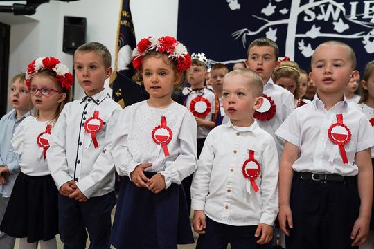 Gm. Krasnystaw. Patriotyczna uroczystość– szkoła uczciła patrona i Konstytucję 3 Maja [GALERIA ZDJĘĆ] 