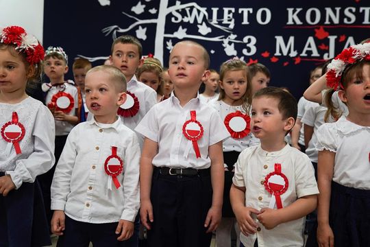 Gm. Krasnystaw. Patriotyczna uroczystość– szkoła uczciła patrona i Konstytucję 3 Maja [GALERIA ZDJĘĆ] 