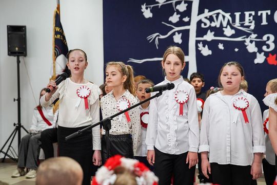 Gm. Krasnystaw. Patriotyczna uroczystość– szkoła uczciła patrona i Konstytucję 3 Maja [GALERIA ZDJĘĆ] 