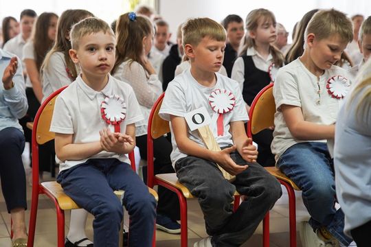 Gm. Krasnystaw. Patriotyczna uroczystość– szkoła uczciła patrona i Konstytucję 3 Maja [GALERIA ZDJĘĆ] 