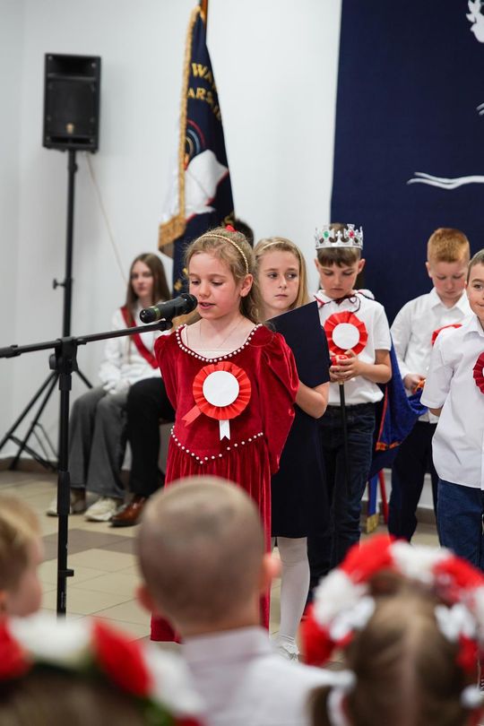 Gm. Krasnystaw. Patriotyczna uroczystość– szkoła uczciła patrona i Konstytucję 3 Maja [GALERIA ZDJĘĆ] 