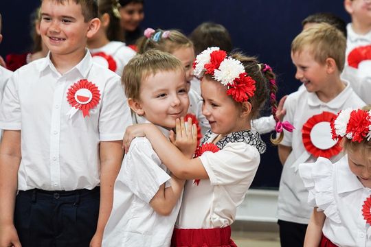 Gm. Krasnystaw. Patriotyczna uroczystość– szkoła uczciła patrona i Konstytucję 3 Maja [GALERIA ZDJĘĆ] 
