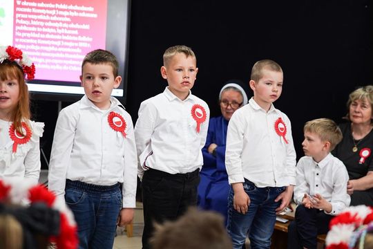 Gm. Krasnystaw. Patriotyczna uroczystość– szkoła uczciła patrona i Konstytucję 3 Maja [GALERIA ZDJĘĆ] 