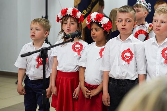 Gm. Krasnystaw. Patriotyczna uroczystość– szkoła uczciła patrona i Konstytucję 3 Maja [GALERIA ZDJĘĆ] 