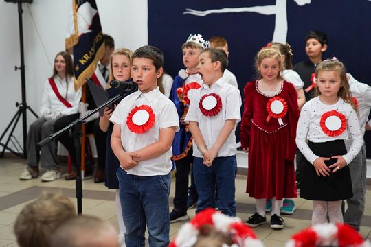 Gm. Krasnystaw. Patriotyczna uroczystość– szkoła uczciła patrona i Konstytucję 3 Maja [GALERIA ZDJĘĆ] 