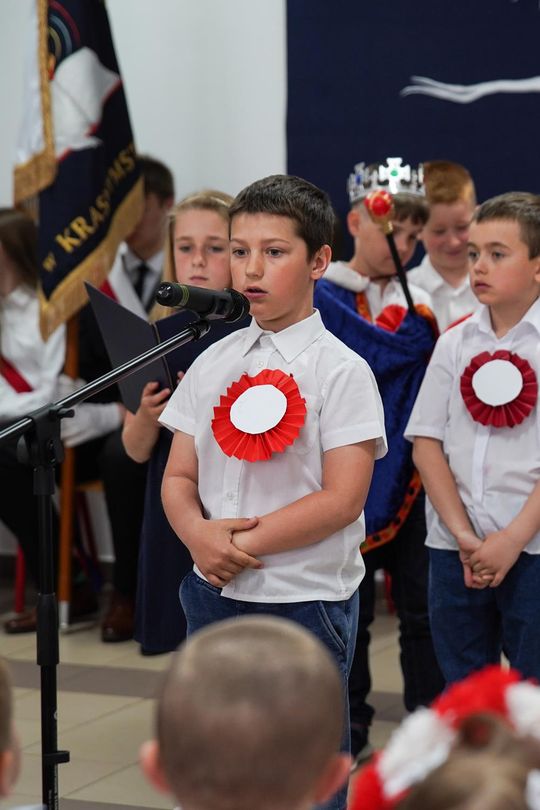 Gm. Krasnystaw. Patriotyczna uroczystość– szkoła uczciła patrona i Konstytucję 3 Maja [GALERIA ZDJĘĆ] 