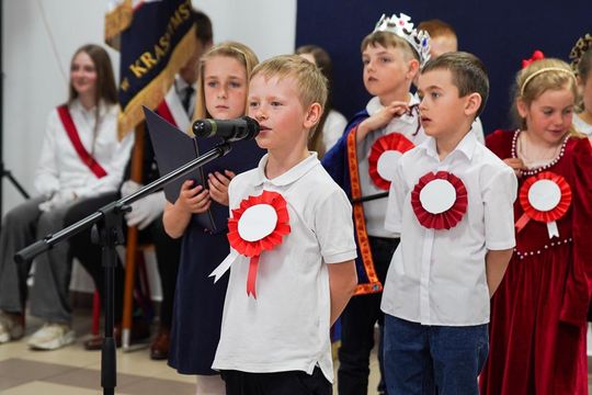 Gm. Krasnystaw. Patriotyczna uroczystość– szkoła uczciła patrona i Konstytucję 3 Maja [GALERIA ZDJĘĆ] 