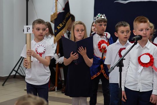 Gm. Krasnystaw. Patriotyczna uroczystość– szkoła uczciła patrona i Konstytucję 3 Maja [GALERIA ZDJĘĆ] 