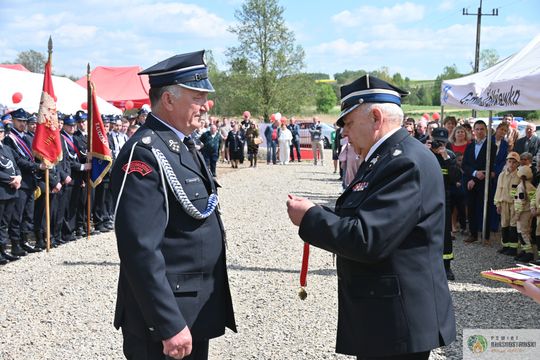 Gm. Żółkiewka. 100 lat służby i tradycji. Jubileusz OSP Olchowiec połączony z nadaniem sztandaru [GALERIA ZDJĘĆ] 