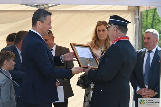 Gm. Żółkiewka. 100 lat służby i tradycji. Jubileusz OSP Olchowiec połączony z nadaniem sztandaru [GALERIA ZDJĘĆ] 
