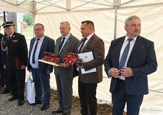 Gm. Żółkiewka. 100 lat służby i tradycji. Jubileusz OSP Olchowiec połączony z nadaniem sztandaru [GALERIA ZDJĘĆ] 