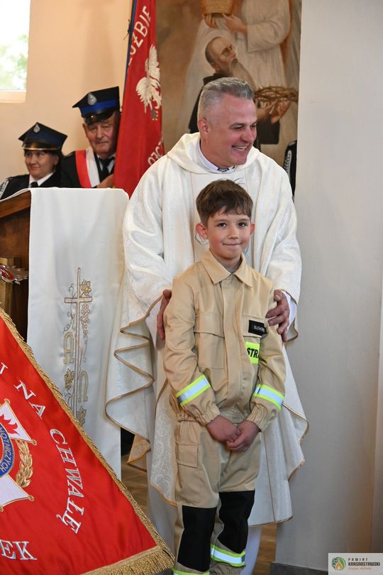 Gm. Żółkiewka. 100 lat służby i tradycji. Jubileusz OSP Olchowiec połączony z nadaniem sztandaru [GALERIA ZDJĘĆ] 
