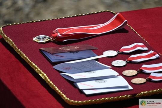 Gm. Żółkiewka. 100 lat służby i tradycji. Jubileusz OSP Olchowiec połączony z nadaniem sztandaru [GALERIA ZDJĘĆ] 