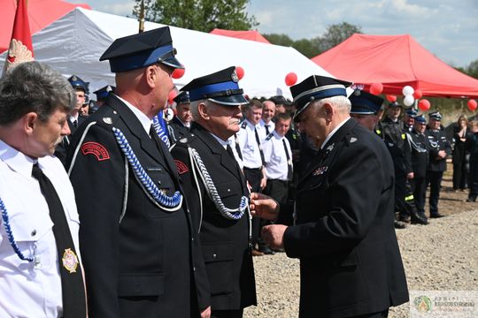 Gm. Żółkiewka. 100 lat służby i tradycji. Jubileusz OSP Olchowiec połączony z nadaniem sztandaru [GALERIA ZDJĘĆ] 