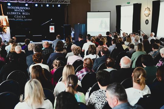 Światło w ciemności. W Kraśniczynie rozmawiano o dziedzictwie bł. Matki Czackiej [GALERIA ZDJĘĆ]