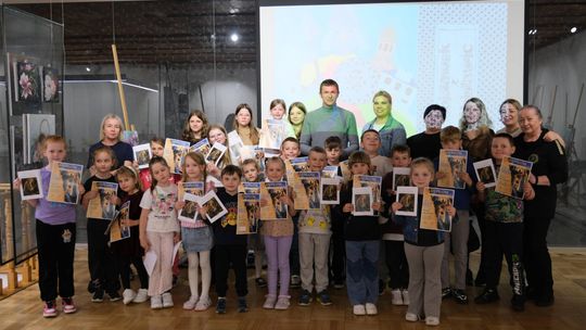 Wieczór z muzeum w Wojsławicach. Wyjątkowy czas dla młodych odkrywców kultury [GALERIA ZDJĘĆ]