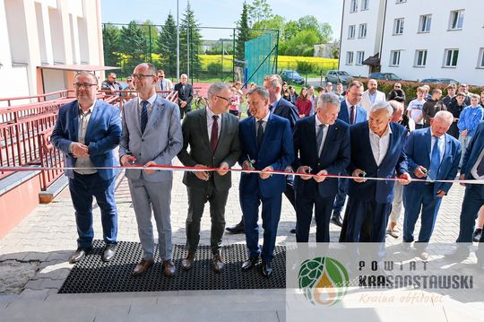 Gmina Gorzków podsumowała ważne inwestycje. Nowe drogi i zmodernizowana szkoła już służą mieszkańcom [GALERIA ZDJĘĆ]