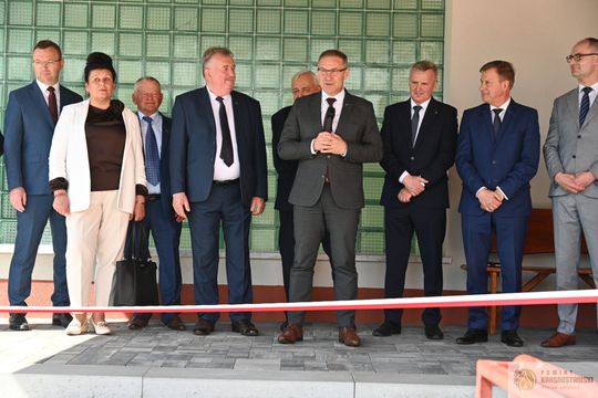Gmina Gorzków podsumowała ważne inwestycje. Nowe drogi i zmodernizowana szkoła już służą mieszkańcom [GALERIA ZDJĘĆ]