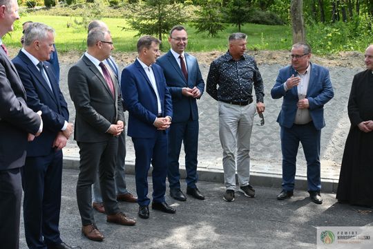 Gmina Gorzków podsumowała ważne inwestycje. Nowe drogi i zmodernizowana szkoła już służą mieszkańcom [GALERIA ZDJĘĆ]
