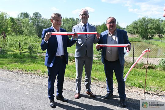 Gmina Gorzków podsumowała ważne inwestycje. Nowe drogi i zmodernizowana szkoła już służą mieszkańcom [GALERIA ZDJĘĆ]
