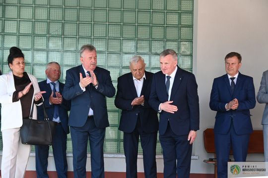 Gmina Gorzków podsumowała ważne inwestycje. Nowe drogi i zmodernizowana szkoła już służą mieszkańcom [GALERIA ZDJĘĆ]