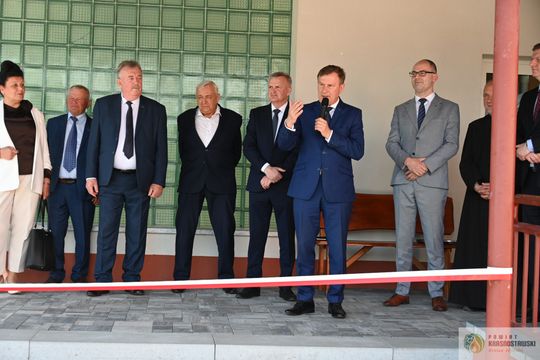 Gmina Gorzków podsumowała ważne inwestycje. Nowe drogi i zmodernizowana szkoła już służą mieszkańcom [GALERIA ZDJĘĆ]