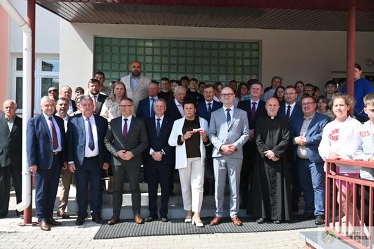 Gmina Gorzków podsumowała ważne inwestycje. Nowe drogi i zmodernizowana szkoła już służą mieszkańcom [GALERIA ZDJĘĆ]