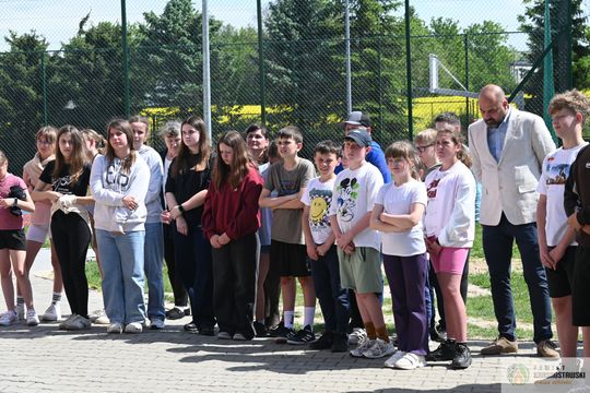 Gmina Gorzków podsumowała ważne inwestycje. Nowe drogi i zmodernizowana szkoła już służą mieszkańcom [GALERIA ZDJĘĆ]