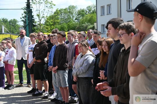 Gmina Gorzków podsumowała ważne inwestycje. Nowe drogi i zmodernizowana szkoła już służą mieszkańcom [GALERIA ZDJĘĆ]