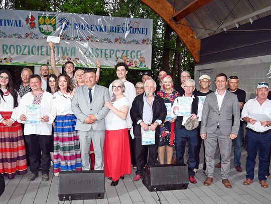 IV Powiatowy Festiwal Piosenki Biesiadnej i święto rodzin zastępczych. Cz. II [GALERIA ZDJĘĆ]