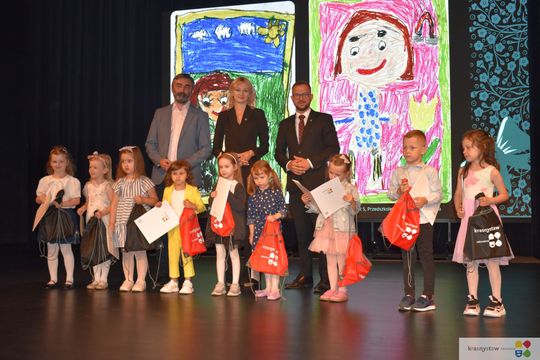 Krasnystaw. 20 lat konkursu „Moja Mama”. Jubileuszowa gala pełna dziecięcej wyobraźni [GALERIA ZDJĘĆ] 