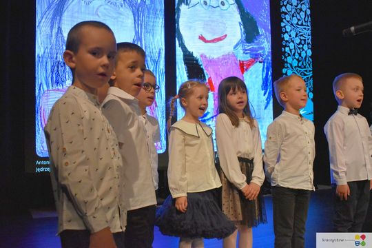 Krasnystaw. 20 lat konkursu „Moja Mama”. Jubileuszowa gala pełna dziecięcej wyobraźni [GALERIA ZDJĘĆ] 