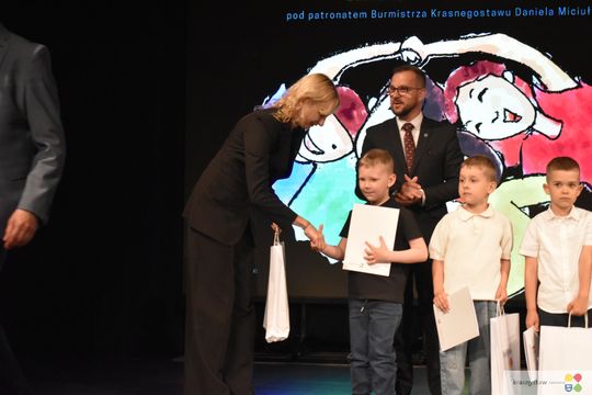Krasnystaw. 20 lat konkursu „Moja Mama”. Jubileuszowa gala pełna dziecięcej wyobraźni [GALERIA ZDJĘĆ] 