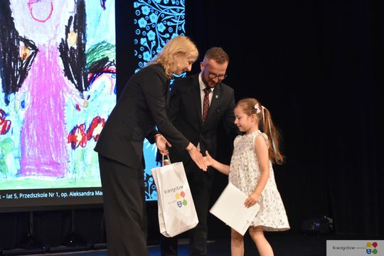 Krasnystaw. 20 lat konkursu „Moja Mama”. Jubileuszowa gala pełna dziecięcej wyobraźni [GALERIA ZDJĘĆ] 