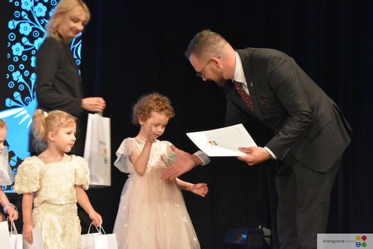 Krasnystaw. 20 lat konkursu „Moja Mama”. Jubileuszowa gala pełna dziecięcej wyobraźni [GALERIA ZDJĘĆ] 