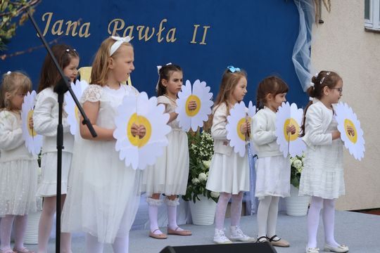 Gm. Sawin. Ćwierć wieku z Janem Pawłem II – jubileusz szkoły w Czułczycach [GALERIA ZDJĘĆ]
