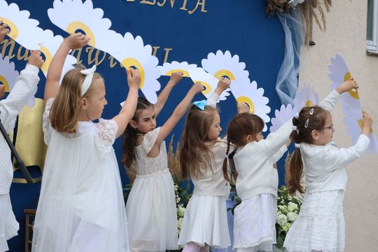 Gm. Sawin. Ćwierć wieku z Janem Pawłem II – jubileusz szkoły w Czułczycach [GALERIA ZDJĘĆ]
