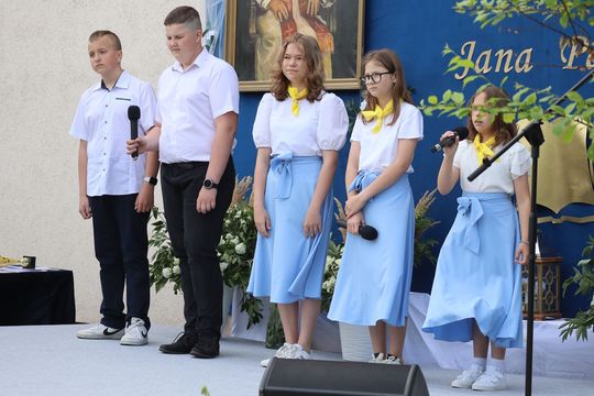 Gm. Sawin. Ćwierć wieku z Janem Pawłem II – jubileusz szkoły w Czułczycach [GALERIA ZDJĘĆ]