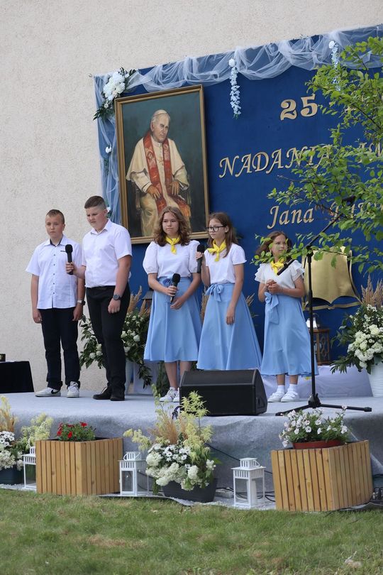 Gm. Sawin. Ćwierć wieku z Janem Pawłem II – jubileusz szkoły w Czułczycach [GALERIA ZDJĘĆ]