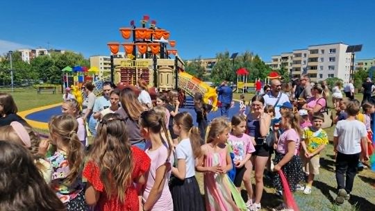 Nowy plac zabaw przy Szkole Podstawowej nr 7 w Chełmie oficjalnie otwarty! [GALERIA ZDJĘĆ]